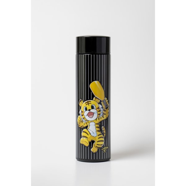 画像1: イラストレーター 多田文ヒコによる『虎のような猫 “ピースくん” 』×阪神タイガース×山中漆器(石川県加賀市伝統工芸）のコラボ ステンレスボトル(450ml) (1)