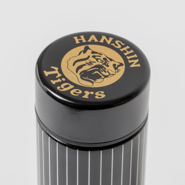 画像3: イラストレーター 多田文ヒコによる『虎のような猫 “ピースくん” 』×阪神タイガース×山中漆器(石川県加賀市伝統工芸）のコラボ ステンレスボトル(450ml) (3)