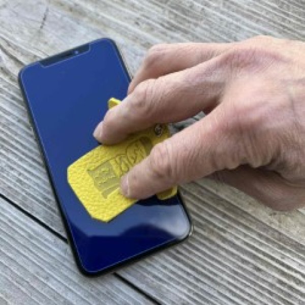 画像4: 【ブレないおっさん】×【兵庫ジビエレザー】 ジビエ鹿革スマホクリーナー（イエロー） (4)