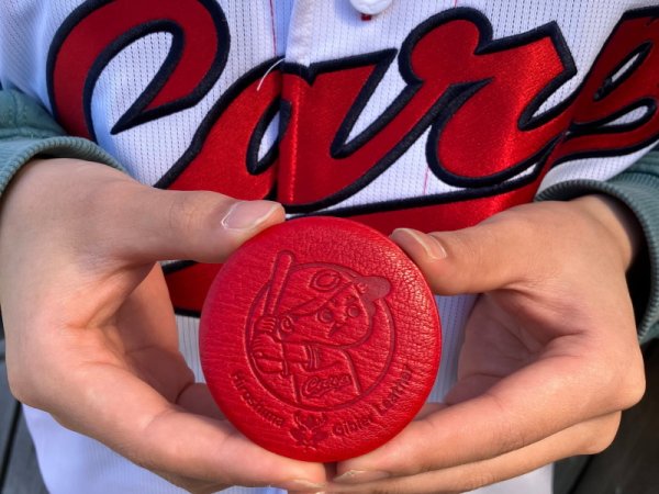 画像4: 【広島ジビエレザー×広島東洋カープ】鹿革缶バッジ (4)