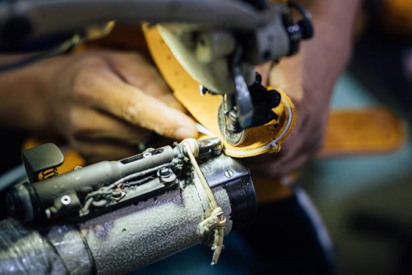 画像3: 阪神タイガースコラボ　グローブミニショルダー (3)