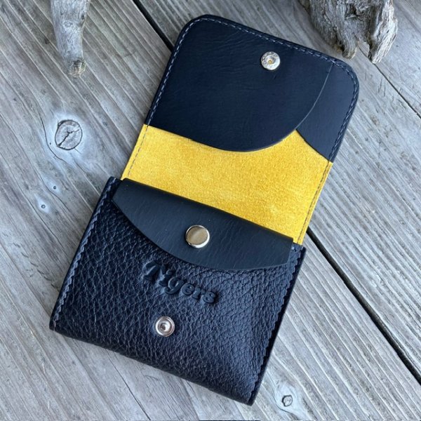 画像3: 【阪神タイガース×ベルズスクエア】兵庫ジビエレザー☆丹波炭黒の鹿革ミニウォレット　カードが飛び出し取り出しやすい！ (3)