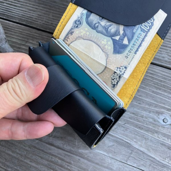 画像10: 【阪神タイガース×ベルズスクエア】兵庫ジビエレザー☆丹波炭黒の鹿革ミニウォレット　カードが飛び出し取り出しやすい！ (10)