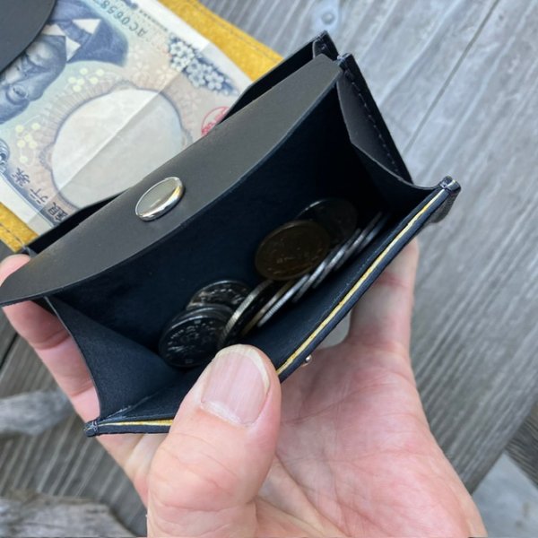 画像9: 【阪神タイガース×ベルズスクエア】兵庫ジビエレザー☆丹波炭黒の鹿革ミニウォレット　カードが飛び出し取り出しやすい！ (9)