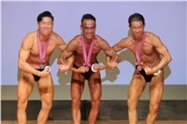 画像1: ボディビルマスターズ-表彰式2 (1)